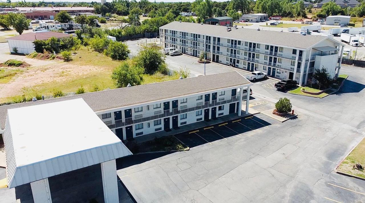 Economy Hotel Plus Oklahoma Stadt Exterior foto
