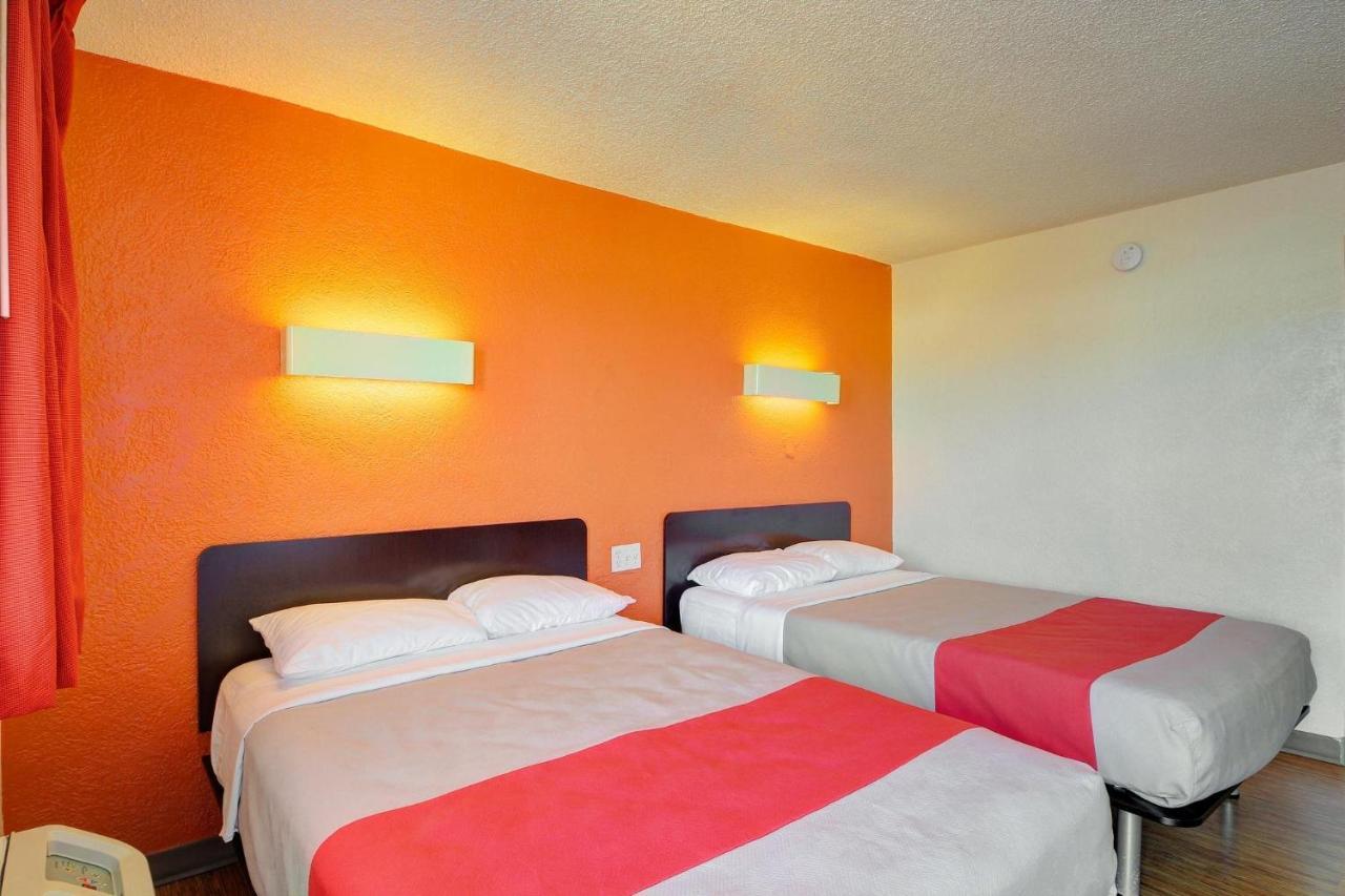 Economy Hotel Plus Oklahoma Stadt Exterior foto